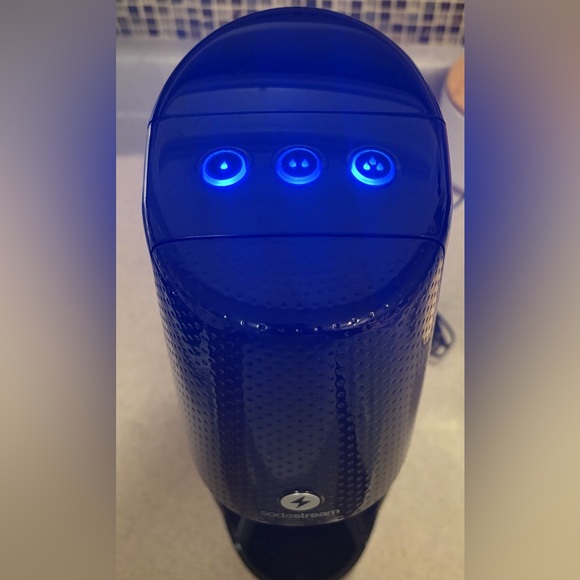 SodaStream One Touch Electric Sparkling Water Maker Bundle (Black) with CO2 - Picture 7 of 8